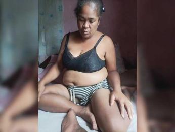 Aiiina webcam bongacams model stream image