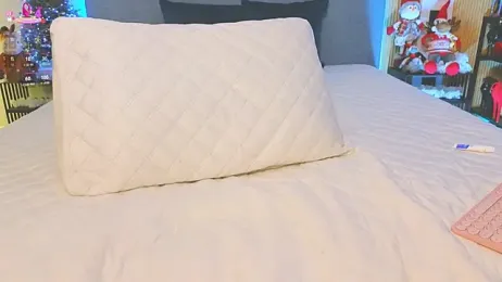 Kira_from_UA webcam model stream image