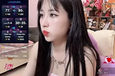 _LLisa_ webcam model stream image