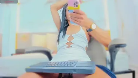 valirya_devote webcam model stream image