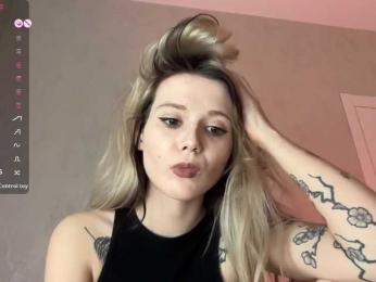 Alicee-teasee webcam model stream image