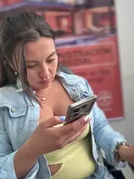 LIZ-06_ webcam model stream image