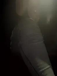 LIZ-06_ webcam model stream image