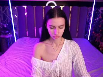 SnowWhiteee webcam model stream image