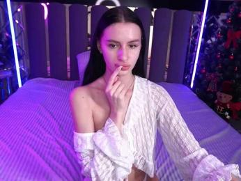 SnowWhiteee webcam model stream image