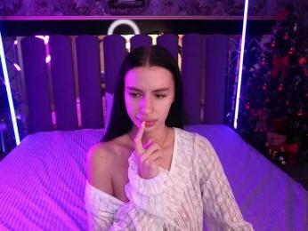 SnowWhiteee webcam model stream image