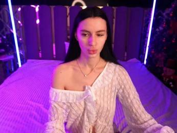 SnowWhiteee webcam model stream image