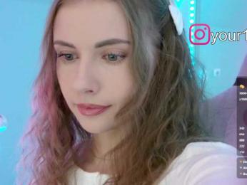 VikkiExtraCheese webcam model stream image
