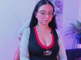 luucyjoness webcam model stream image