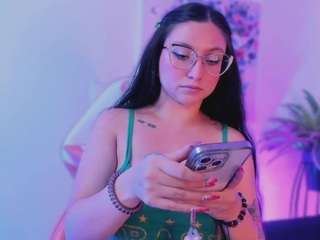 luucyjoness webcam model stream image