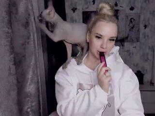 Kira Krox webcam model stream image