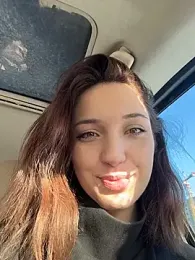 DollyTall webcam stripchat model stream image