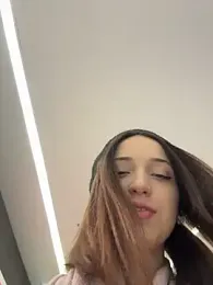 DollyTall webcam model stream image