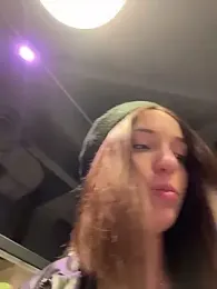 DollyTall webcam model stream image