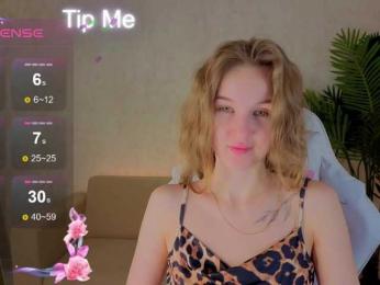 Kiana-White webcam bongacams model stream image